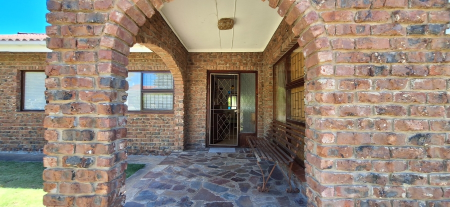 4 Bedroom Property for Sale in Riversdale Western Cape